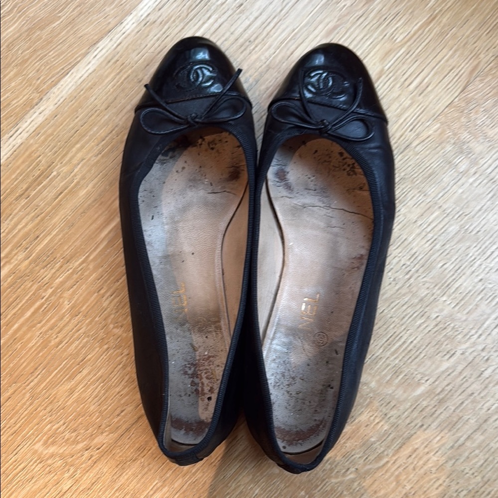CHANEL Black Leather Flats with Embellished Toe